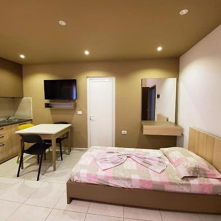 סרנדה Eliona Apartments מראה חיצוני תמונה