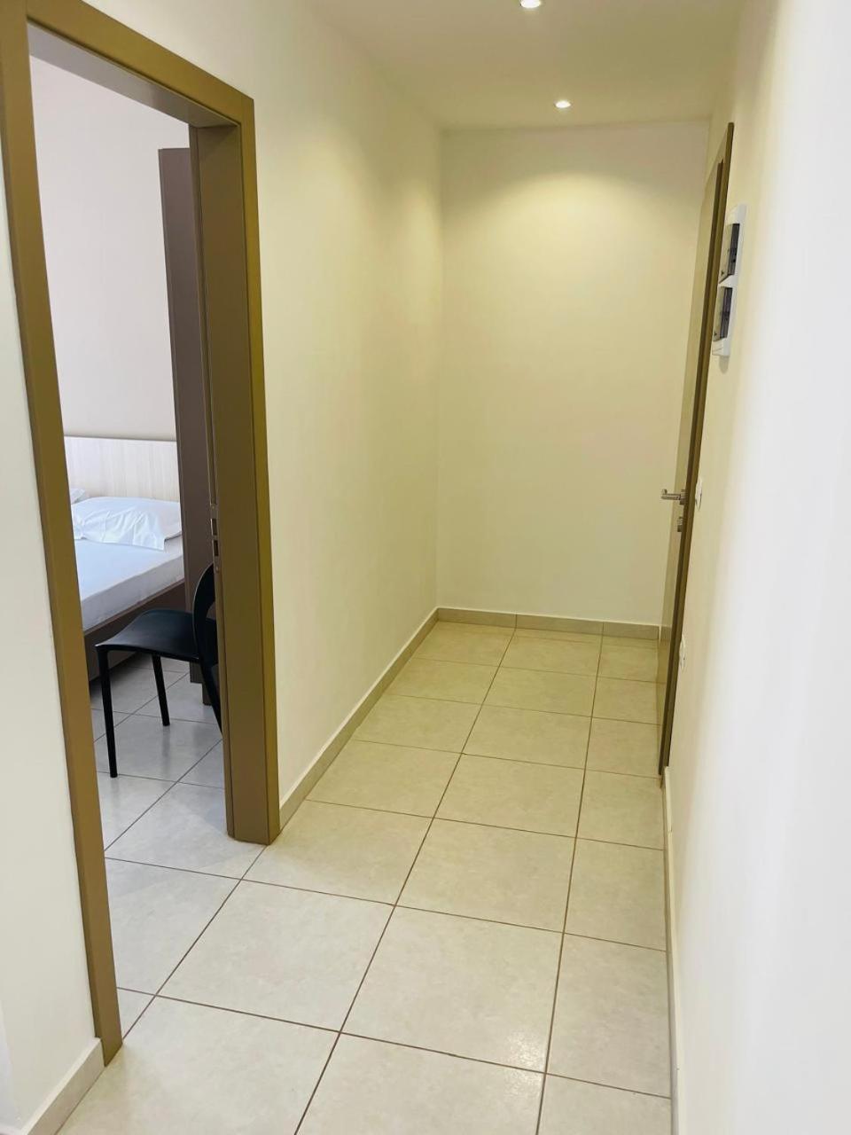 סרנדה Eliona Apartments מראה חיצוני תמונה