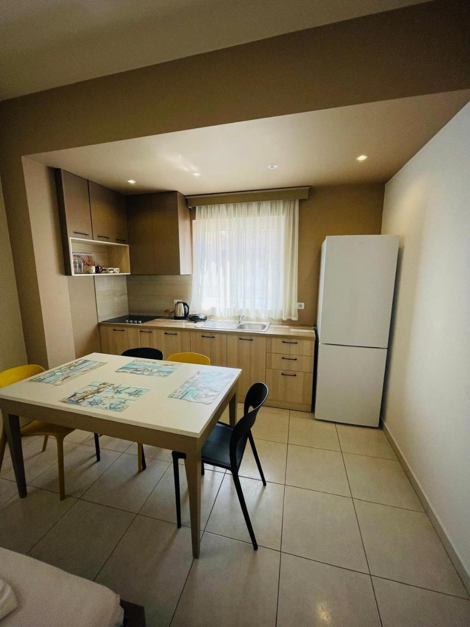 סרנדה Eliona Apartments מראה חיצוני תמונה