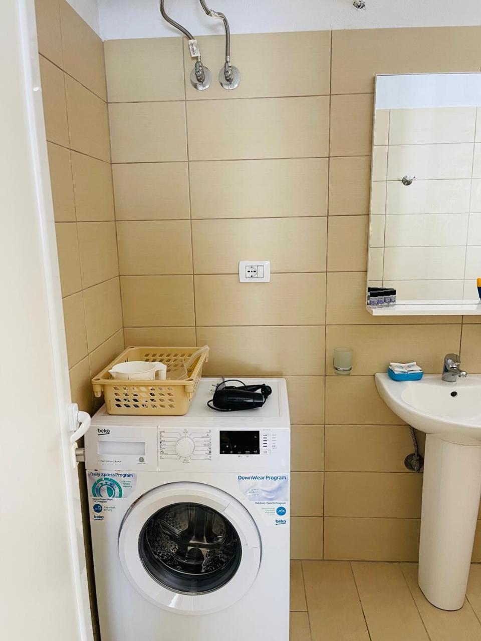 סרנדה Eliona Apartments מראה חיצוני תמונה