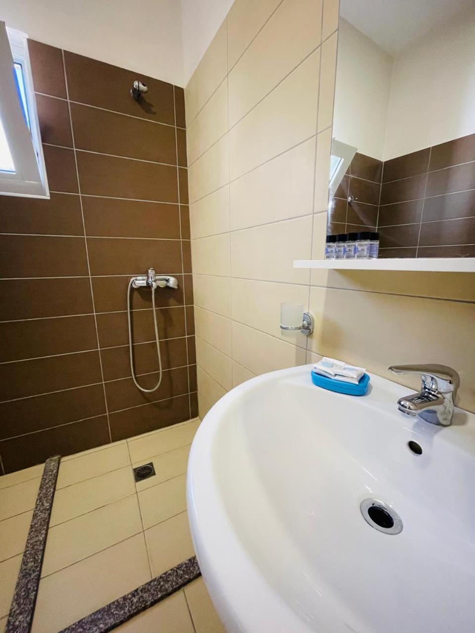 סרנדה Eliona Apartments מראה חיצוני תמונה